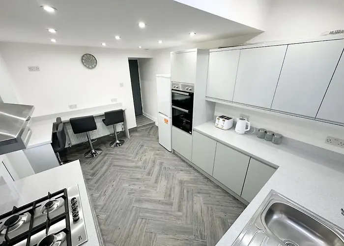 Contractors Dream, 4 Bedroom 2 Bathroom
