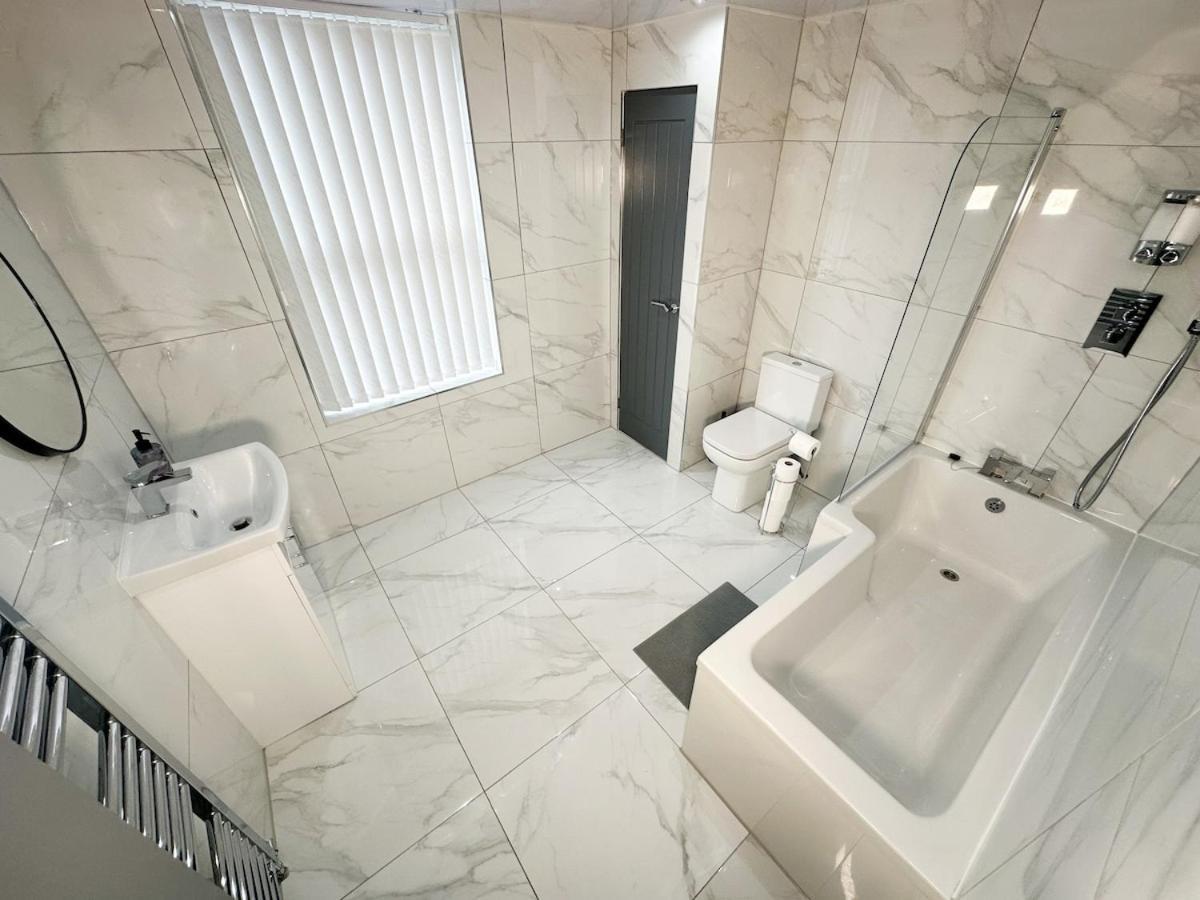 Contractors Dream, 4 Bedroom 2 Bathroom Liverpool