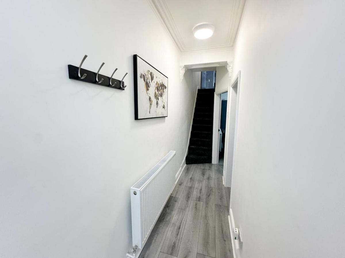 Holiday home Contractors Dream, 4 Bedroom 2 Bathroom Liverpool