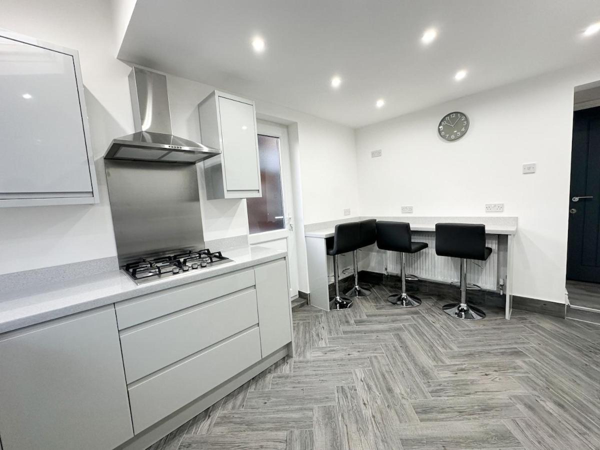 Contractors Dream, 4 Bedroom 2 Bathroom *