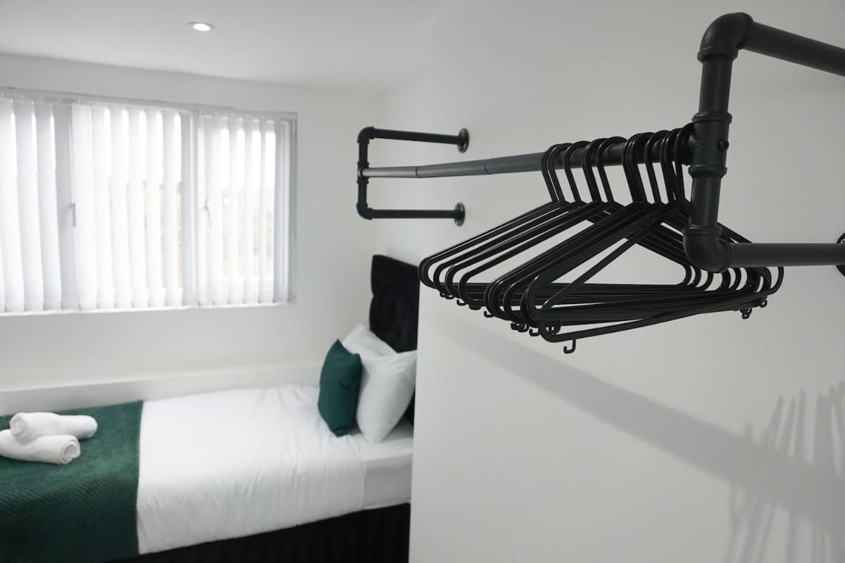 Contractors Dream, 4 Bedroom 2 Bathroom * Liverpool