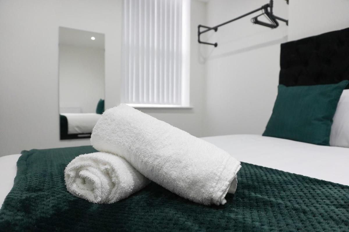 Contractors Dream, 4 Bedroom 2 Bathroom Holiday home Liverpool