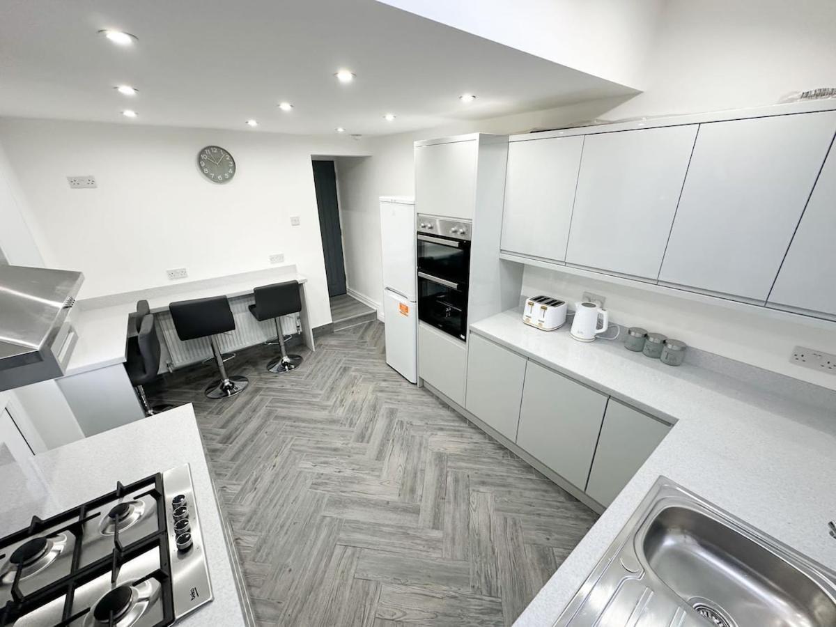 Holiday home Contractors Dream, 4 Bedroom 2 Bathroom Liverpool