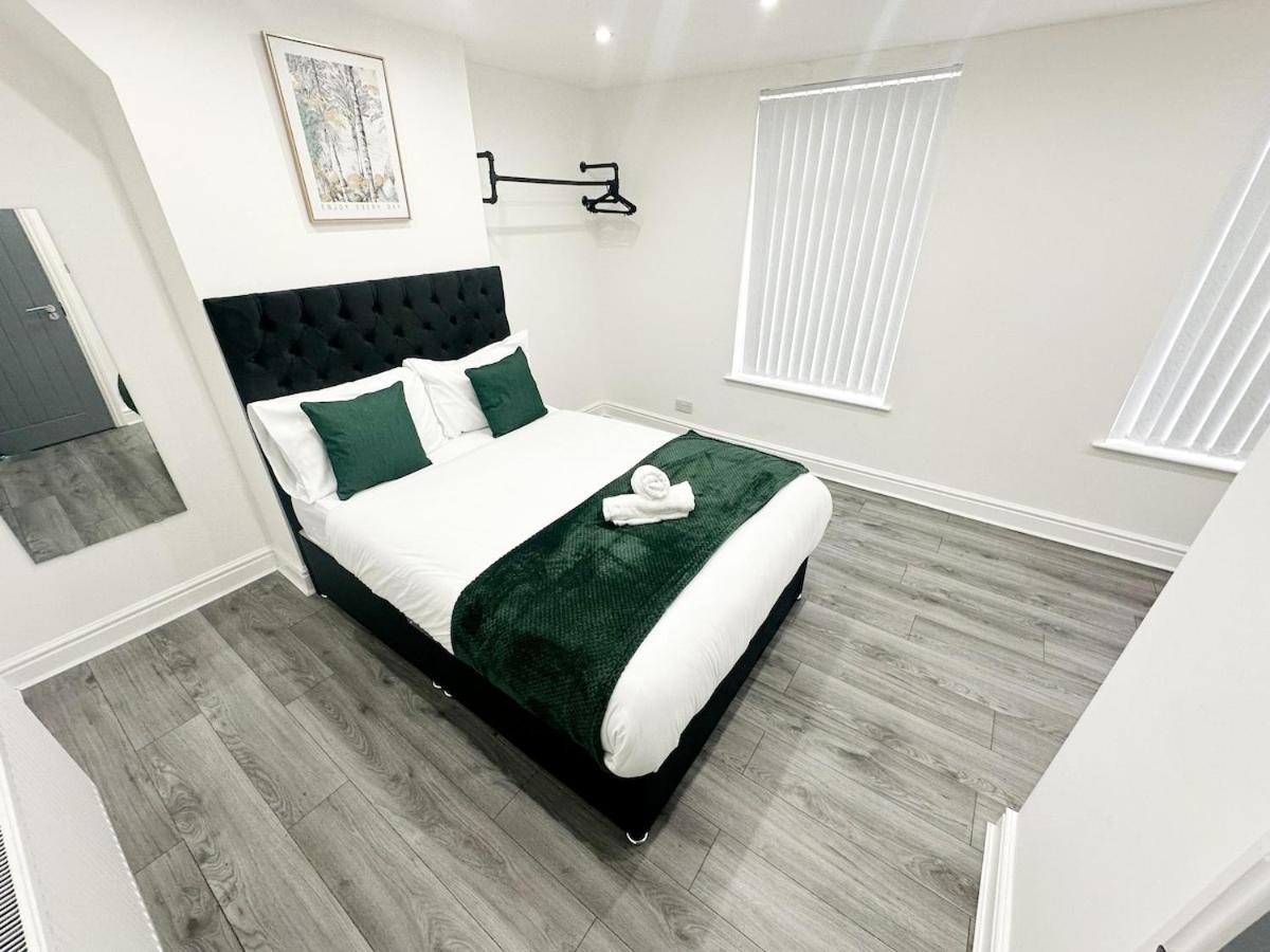 Contractors Dream, 4 Bedroom 2 Bathroom Liverpool