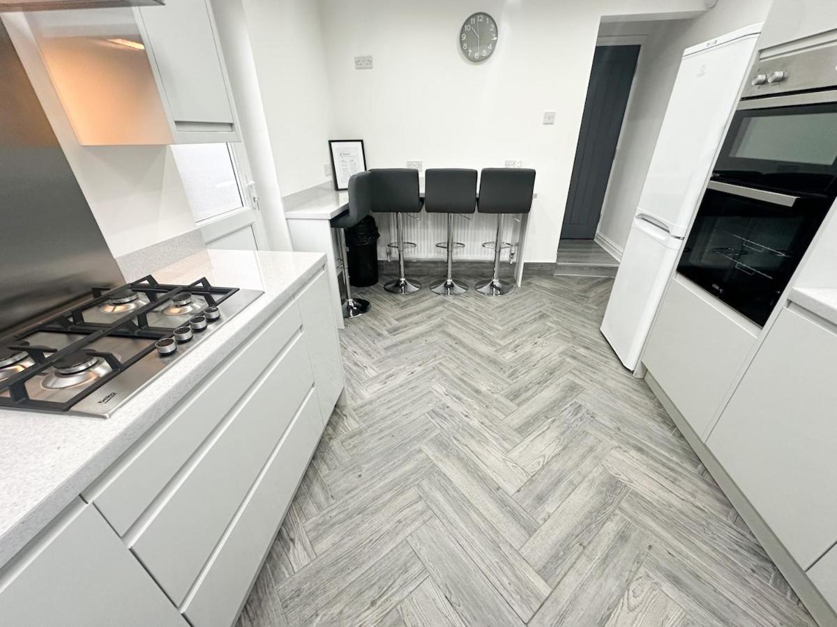Contractors Dream, 4 Bedroom 2 Bathroom